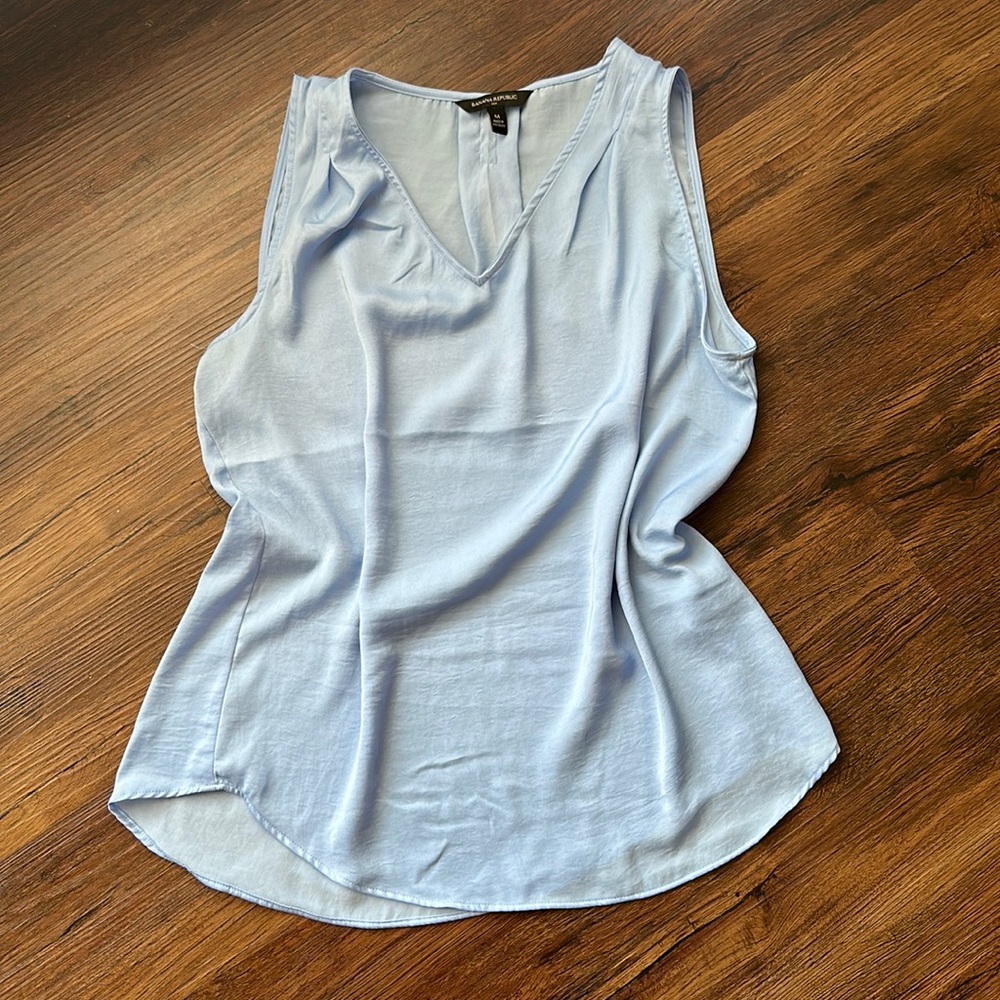 Banana Republic Satin Flowy Tank, Size Medium